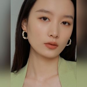 Meparece Gold Pearls Thin Dangle Hoops Circle Earrings Fashion Accessories